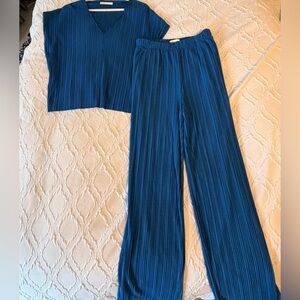 Oak and Fort Blue Pleated Wide-Leg Pants & V-Neck Top Set